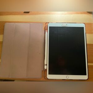 2019 lightly used IPad Air. Like new used condition.